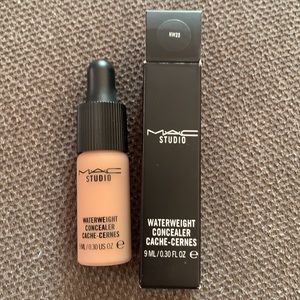 MAC waterweight concealer NW25